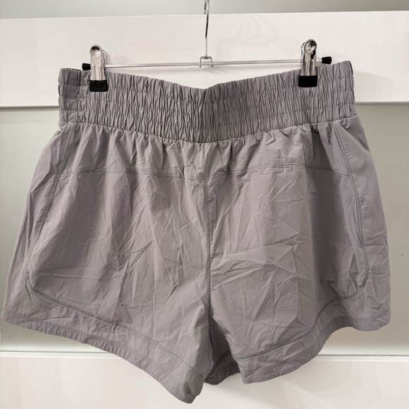 Adidas women athletic shorts size L - Picture 4 of 5